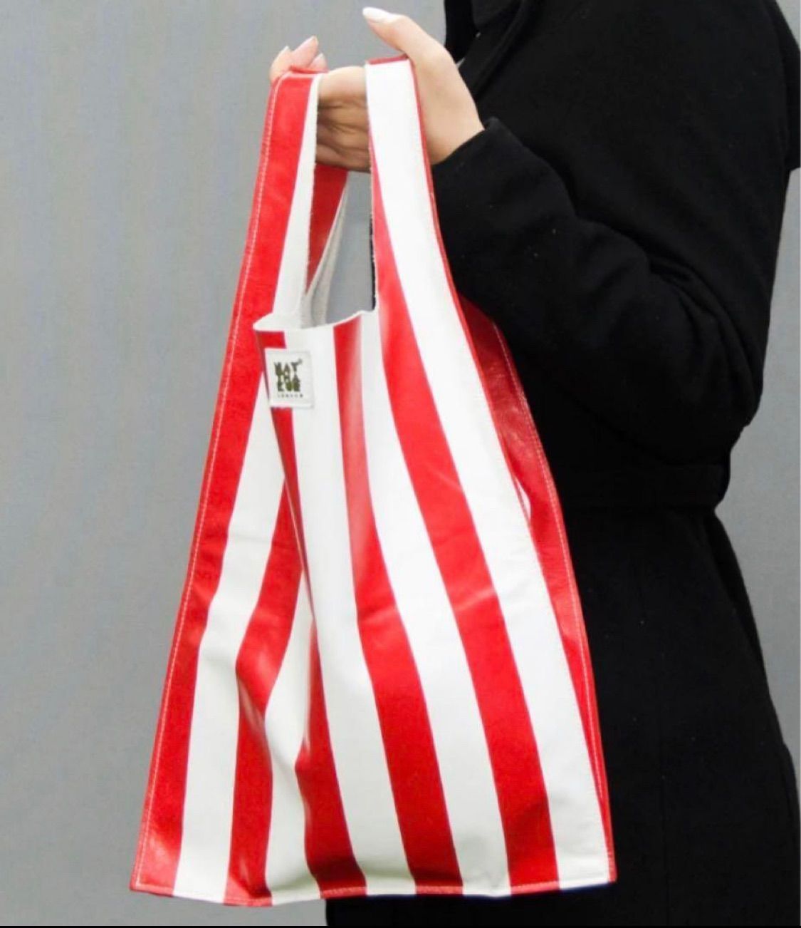 natthakur 革でできたショッパーバッグ ストライプ ブルー レザーショッパー ロンドン作家 DECORATOM_COM_BR