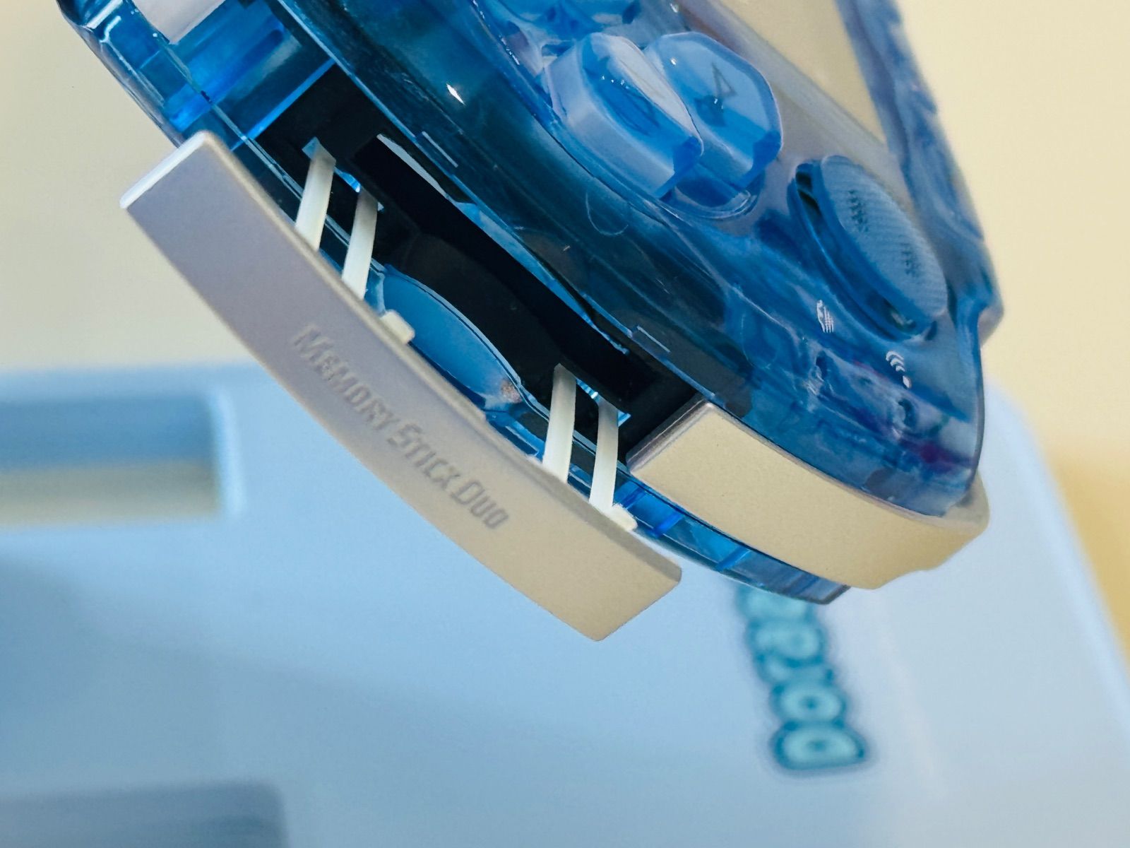 スケルトンブルー