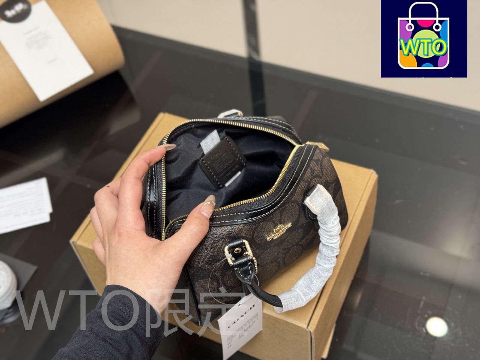 COACHミニハンドバッグ 今日特価】COACH ミニピローバッグ 新品 送料無料 今在庫限定