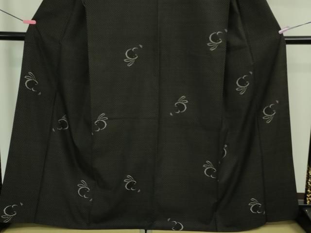 平和屋本店□極上 本場大島紬 古代染色純泥染 兎 ウサギ 黒地 前田紬