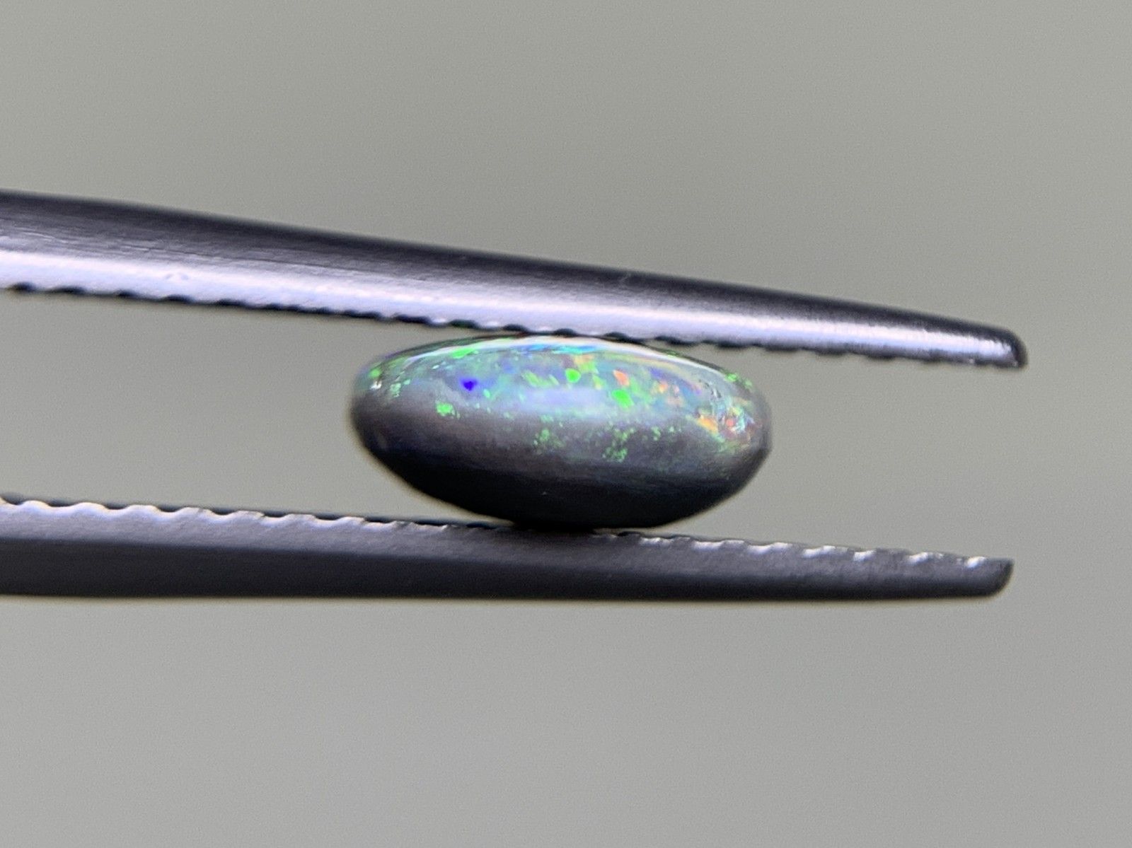 ブラックオパール 1.243ct 宝石ソーティング付き 9.2㎜×7.1㎜×3.1