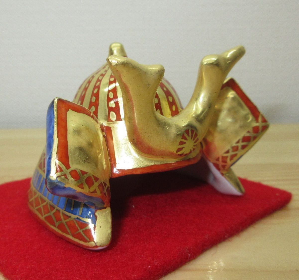 送料込【逢絢亭・新品】茶道具 蓋置 京焼 金襴手 兜の形 平安昭阿弥 共箱入り 逢絢亭・新品】茶道具 蓋置 京焼 金襴手 兜の形 平安昭阿弥 高野