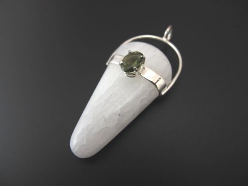 Ｈ＆Ｅ社 アゼツライト ＆ モルダバイト ペンダント