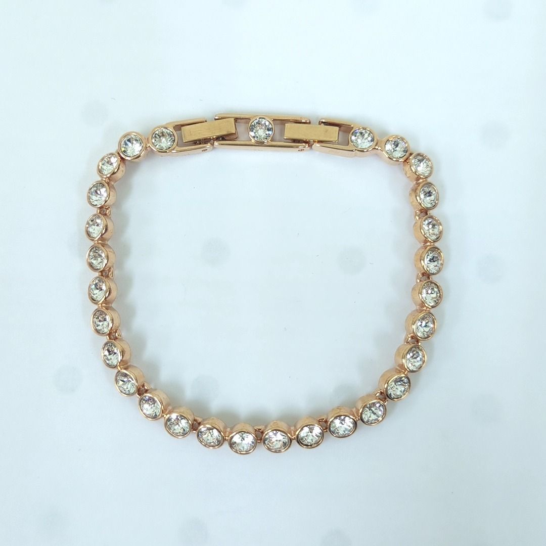 ✨美品✨Swarovski テニスブレスレット　大粒クリスタル　ラインストーン ✨美品✨Swarovski テニスブレスレット 大粒クリスタル ライン
