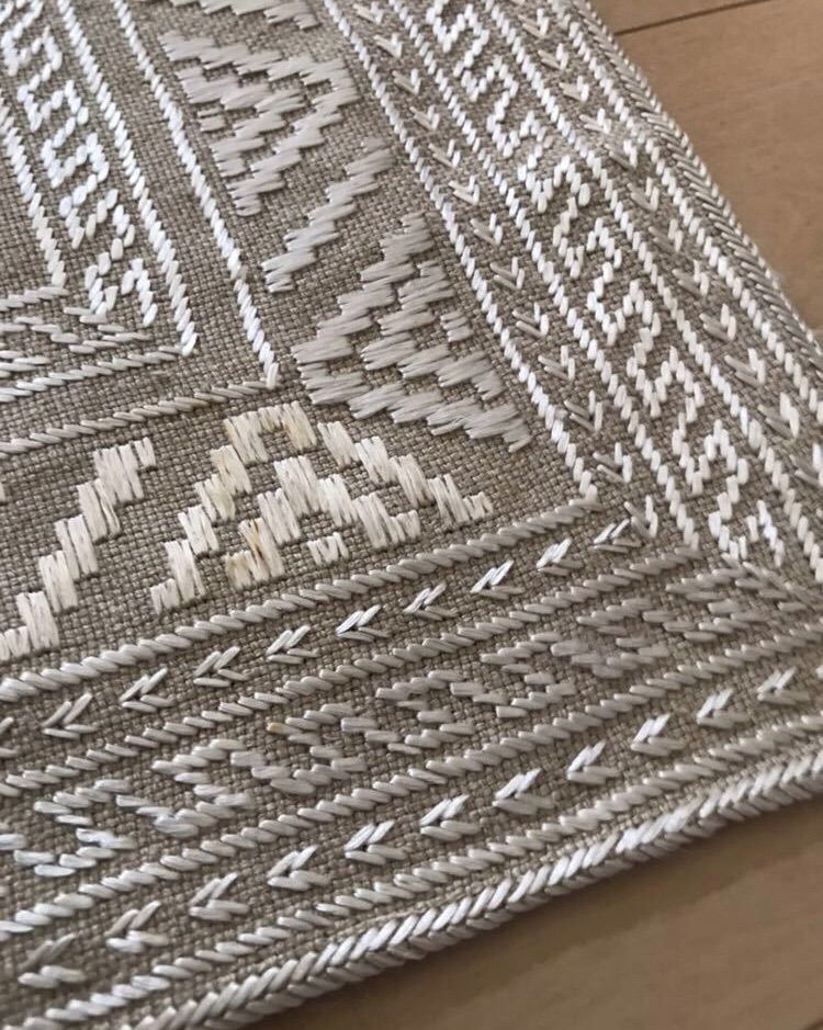 ☆貴重な1点もの☆ブルガリア シルク糸 手刺繍 リネンテーブルクロス