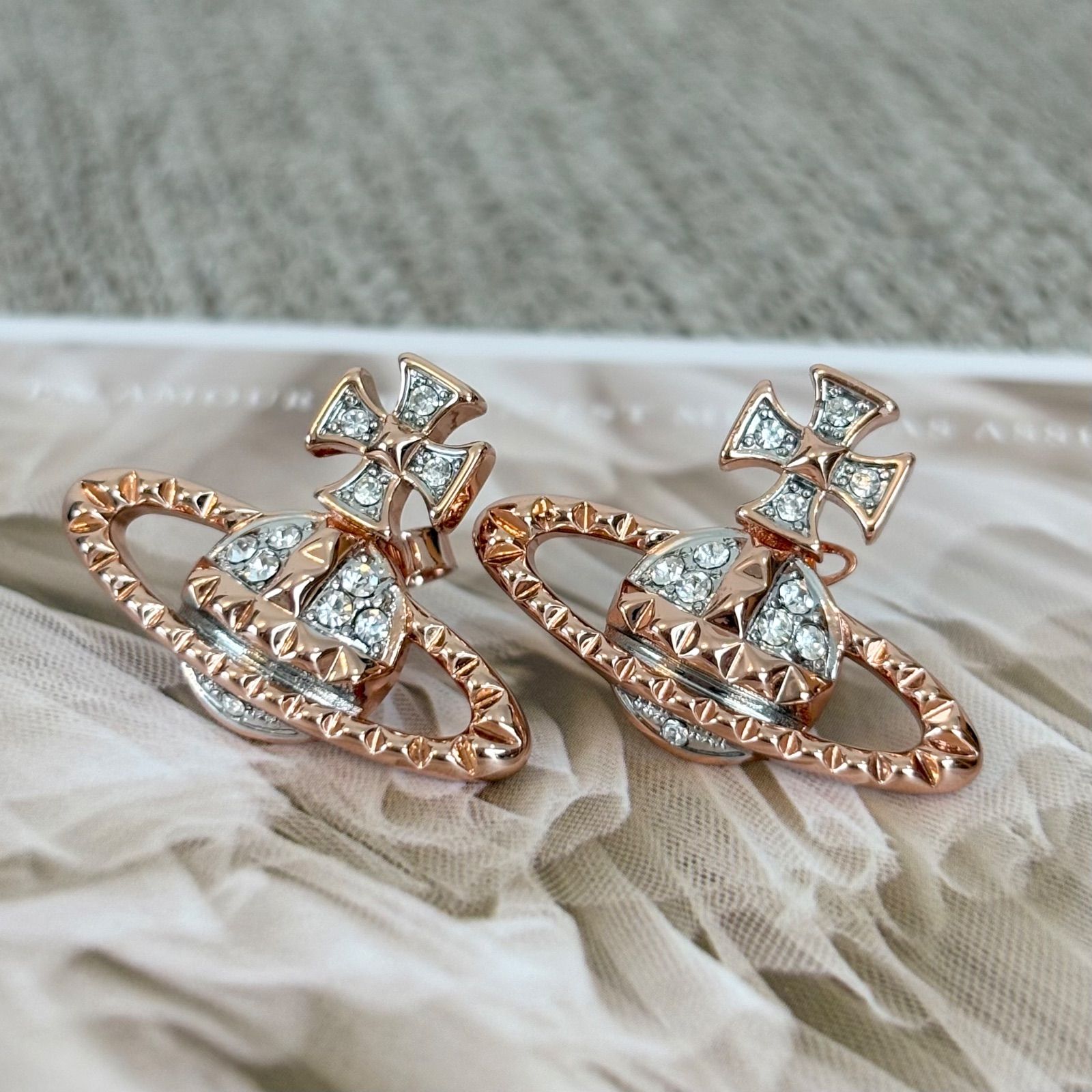 Vivienne Westwood オーブモチーフ ピアス ローズゴールド 箱付き】【極美品】ヴィヴィアンウエストウッド オーブモチーフ
