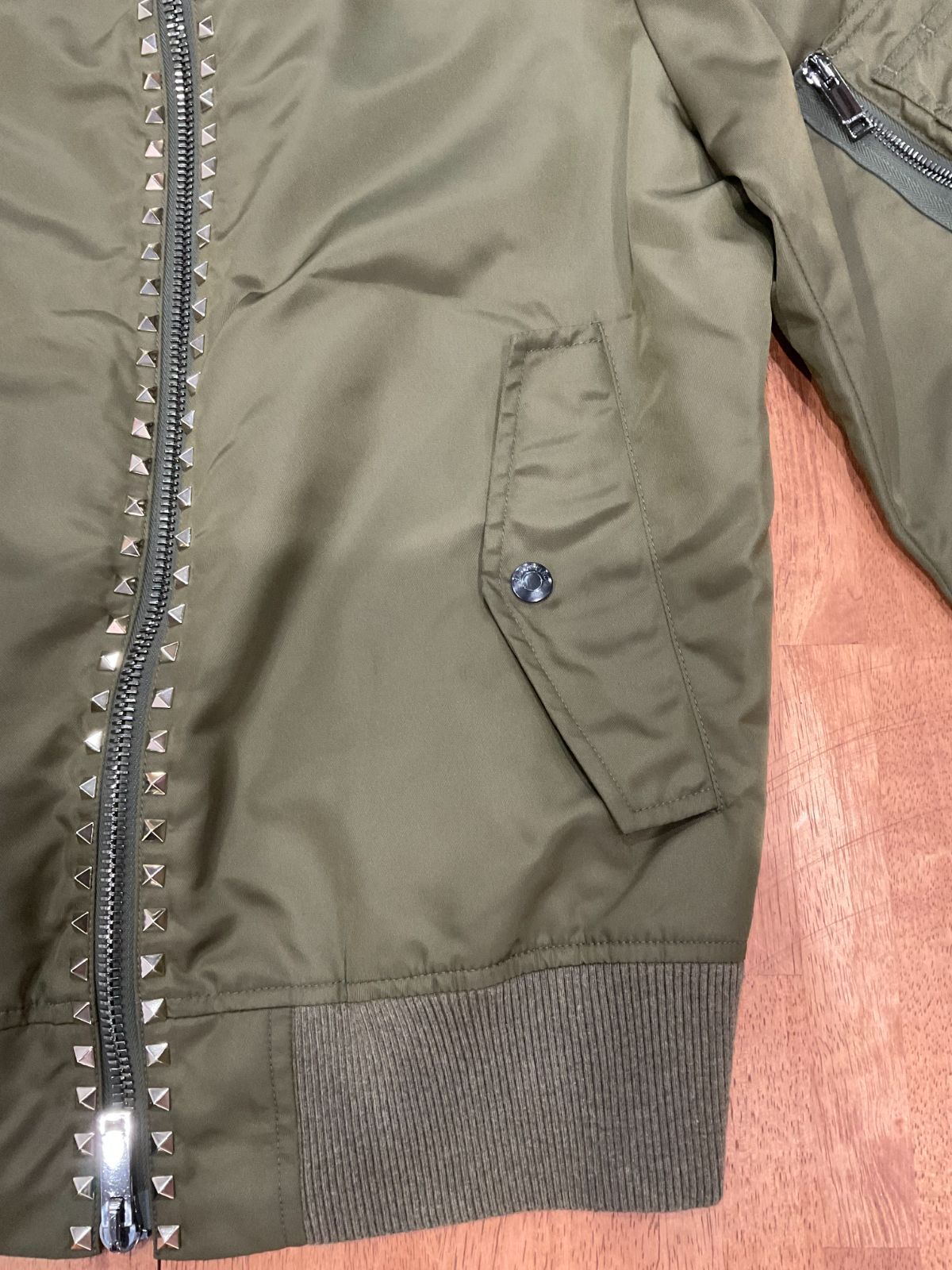 ヴァレンティノ スタッズ