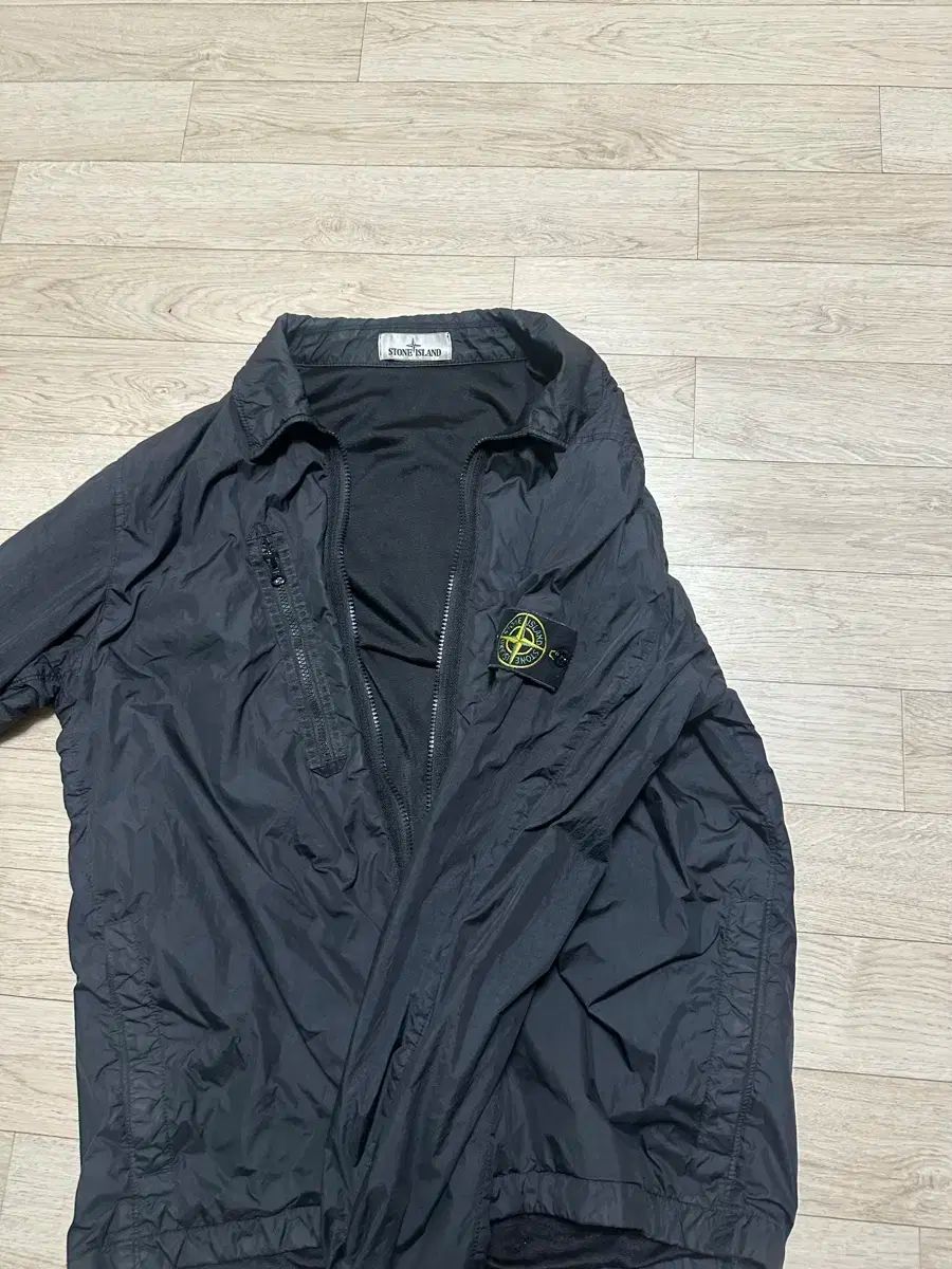 ストーンアイランド マウンテンパーカー ウインドブレーカー M Stone Island コンパスバッジ ウインドブレーカー | ブラック