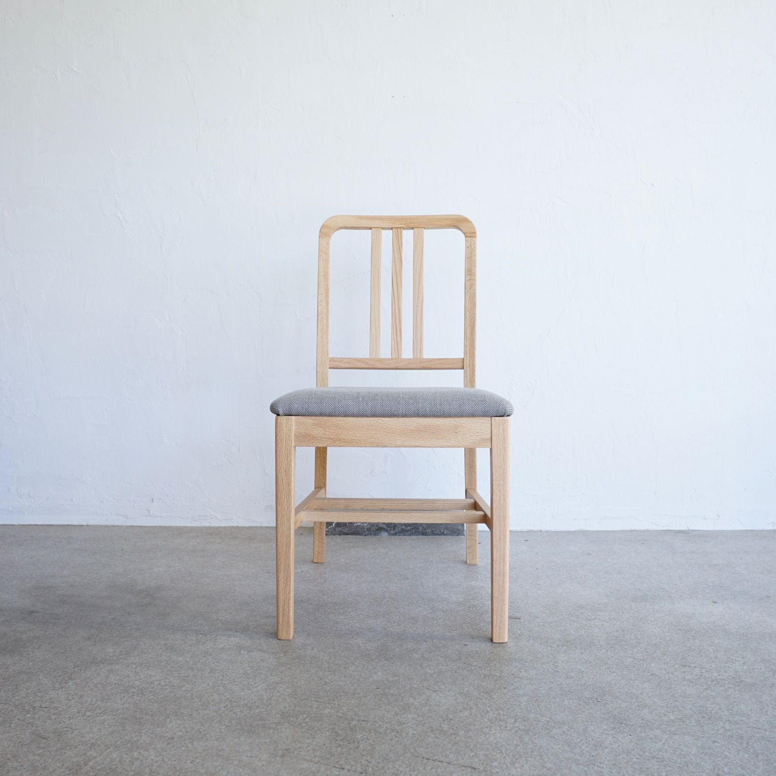 ダイニングチェア オーク無垢材 ナチュラル 椅子 北欧 ネイビーチェア 座面ファブリック cafe