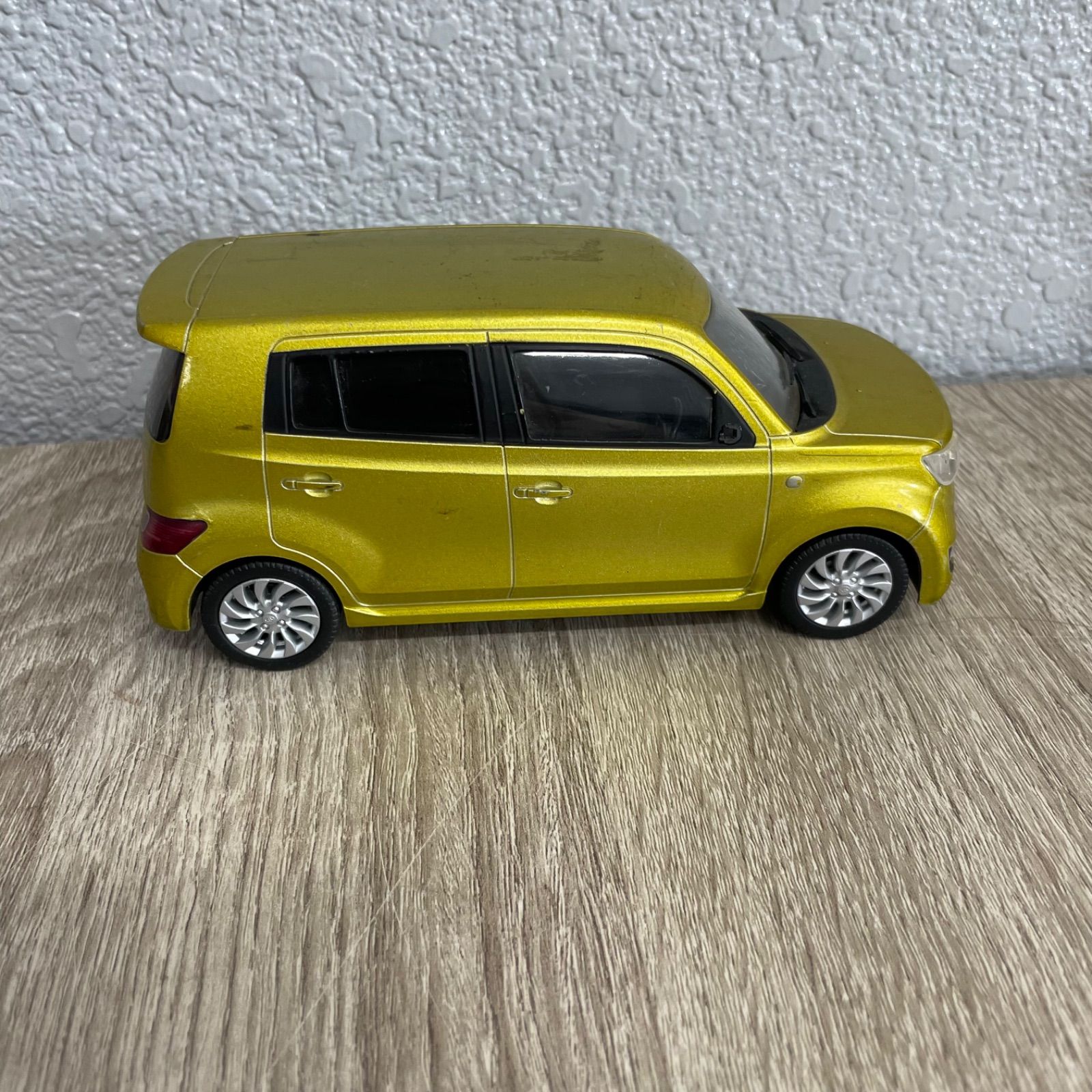 ★美品 トヨタ bB 1/43 カラー ミニカー　TOYOTA トヨタ bB モデルカー ミニカー 非売品 カラーサンプル 中古品