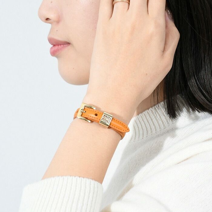 MIU MIU ブラックレザーブレスレット miu miu ブラック レザーブレスレット miumiu レザーブレスレット