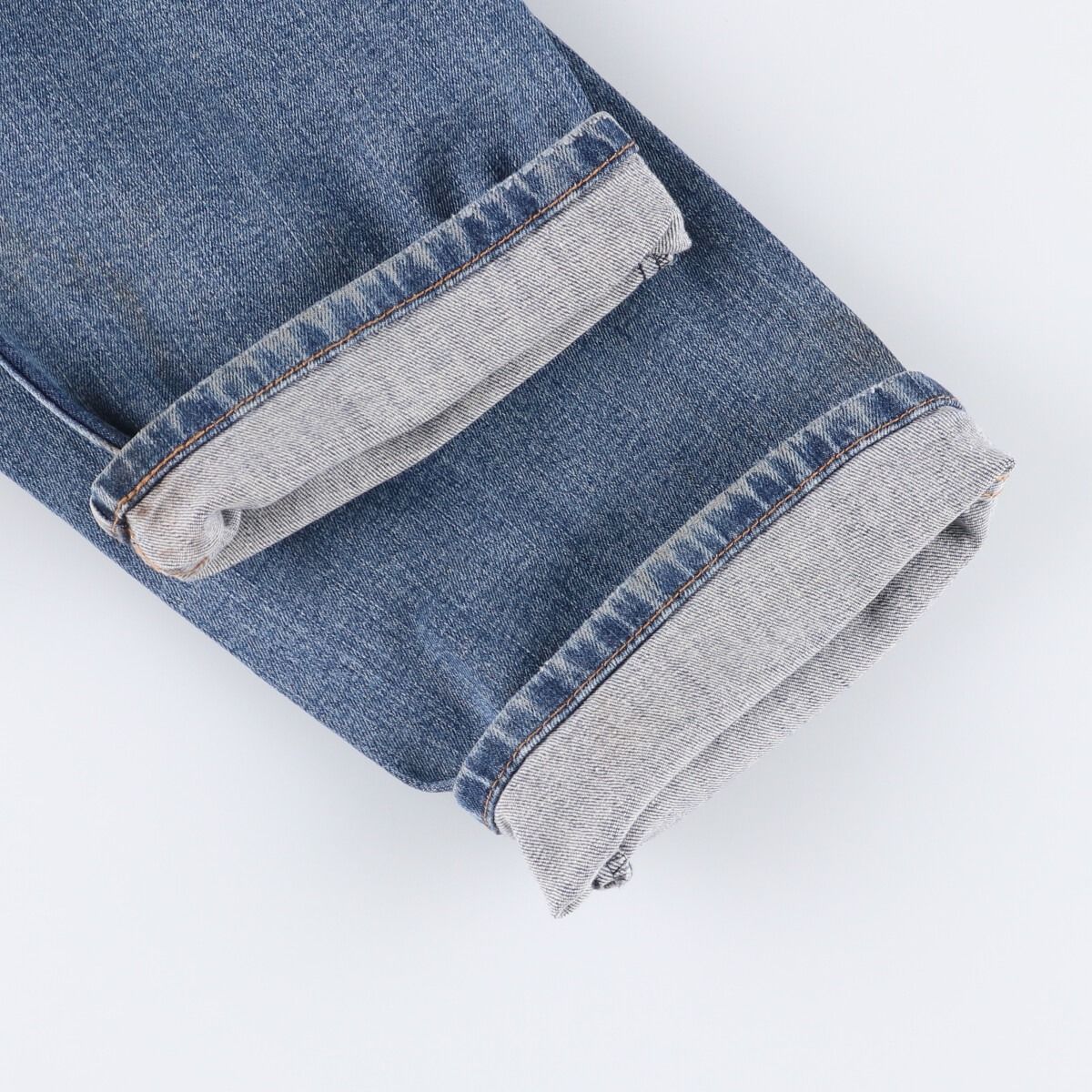 テーパードデニムパンツ