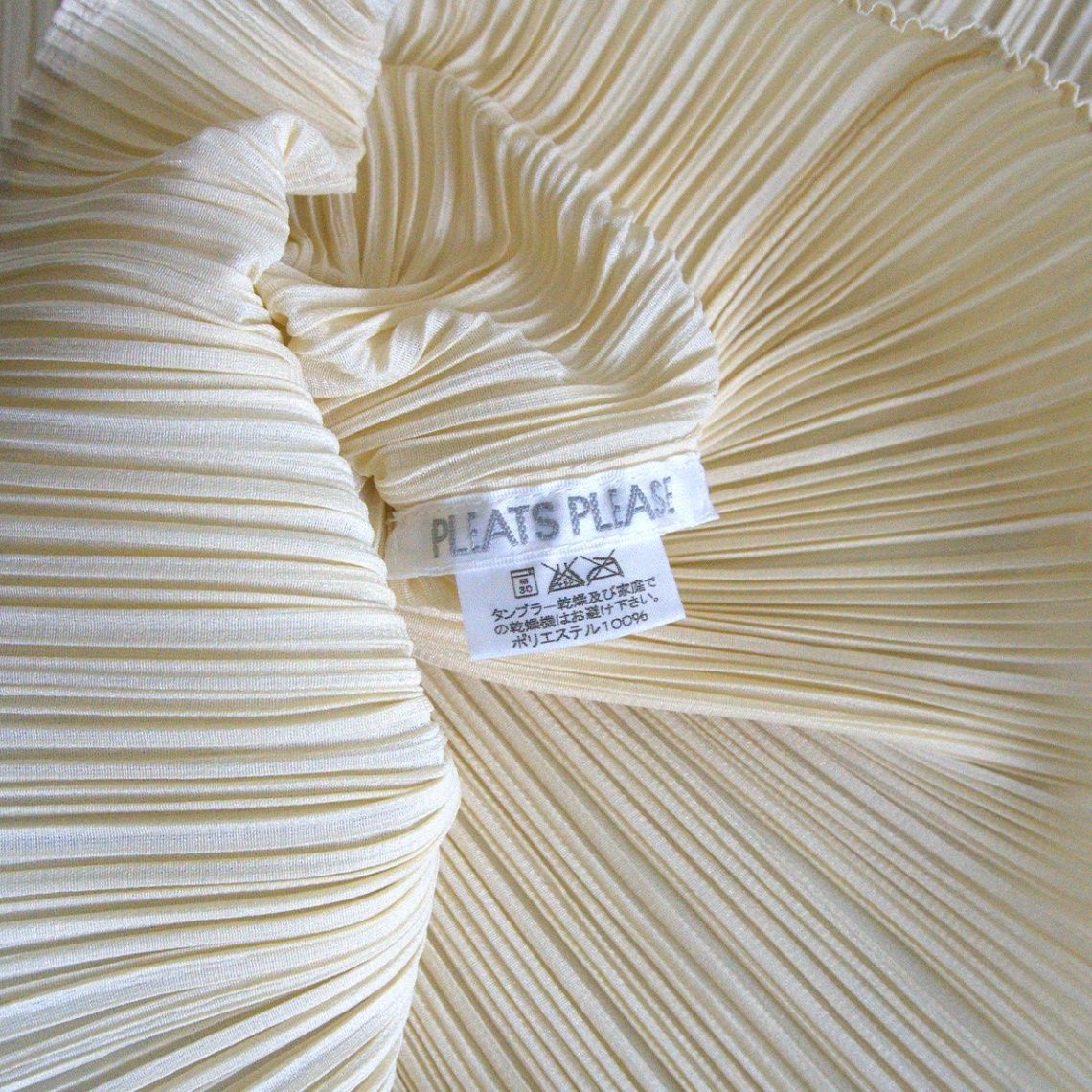 【美品】Lサイズ プリーツプリーズ イッセイミヤケ プリーツカットソー 美品】PLEATS PLEASE【プリーツ カットソー】 プリーツプリーズ ISSEY