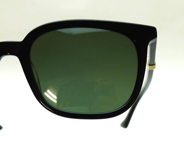 GUCCIロゴと赤緑のシェリーラインカラーのパーツが入った