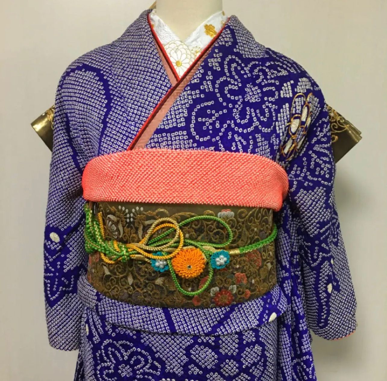 総絞り 金駒刺繍 吉祥菊文 正絹振袖フルセット - メルカリ