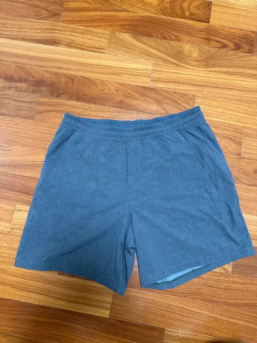 lululemon ルルレモン フェース ブレーカー 半ズボン ショーツ ライナーレス M グレー