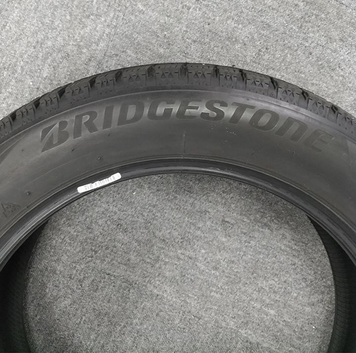 0T25066 _スタッドレスタイヤ BRIDGESTONE ブリヂストン BLIZZAK VRX2 195 60R17 4本セット