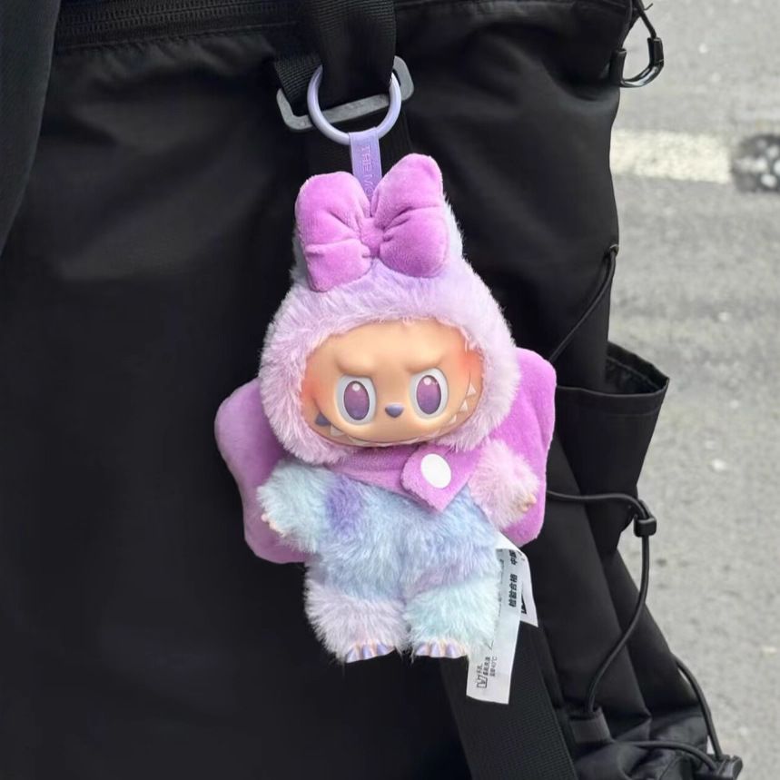 【海外限定】ラブブ　ぬいぐるみ　紫　ファー　リボン 海外限定】 【人気】ラブブ ぬいぐるみ labubu - メルカリ