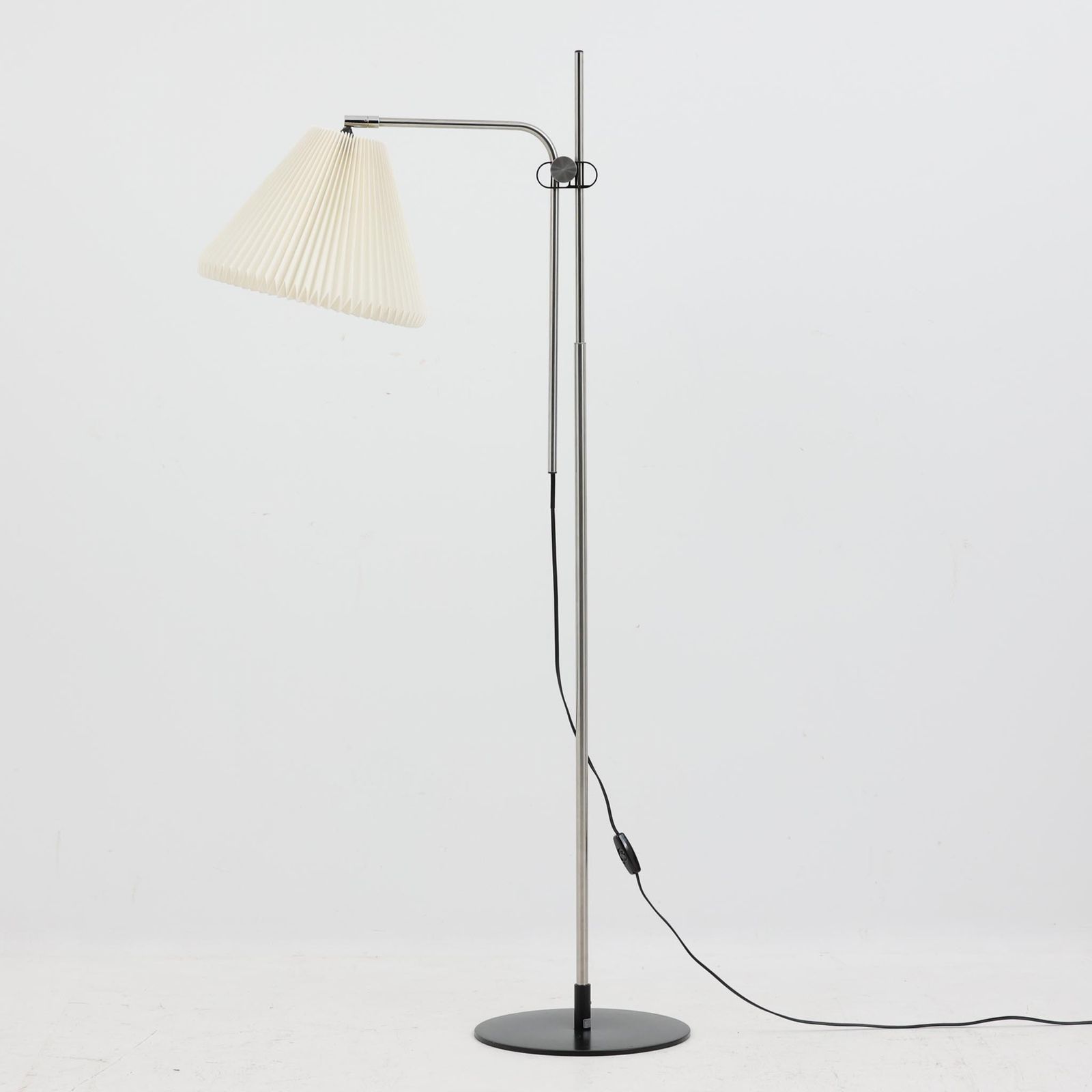 Michael Bang フロアランプ Model 321 スチール 高さ131cm Le Klint マイケル バン|DK18746