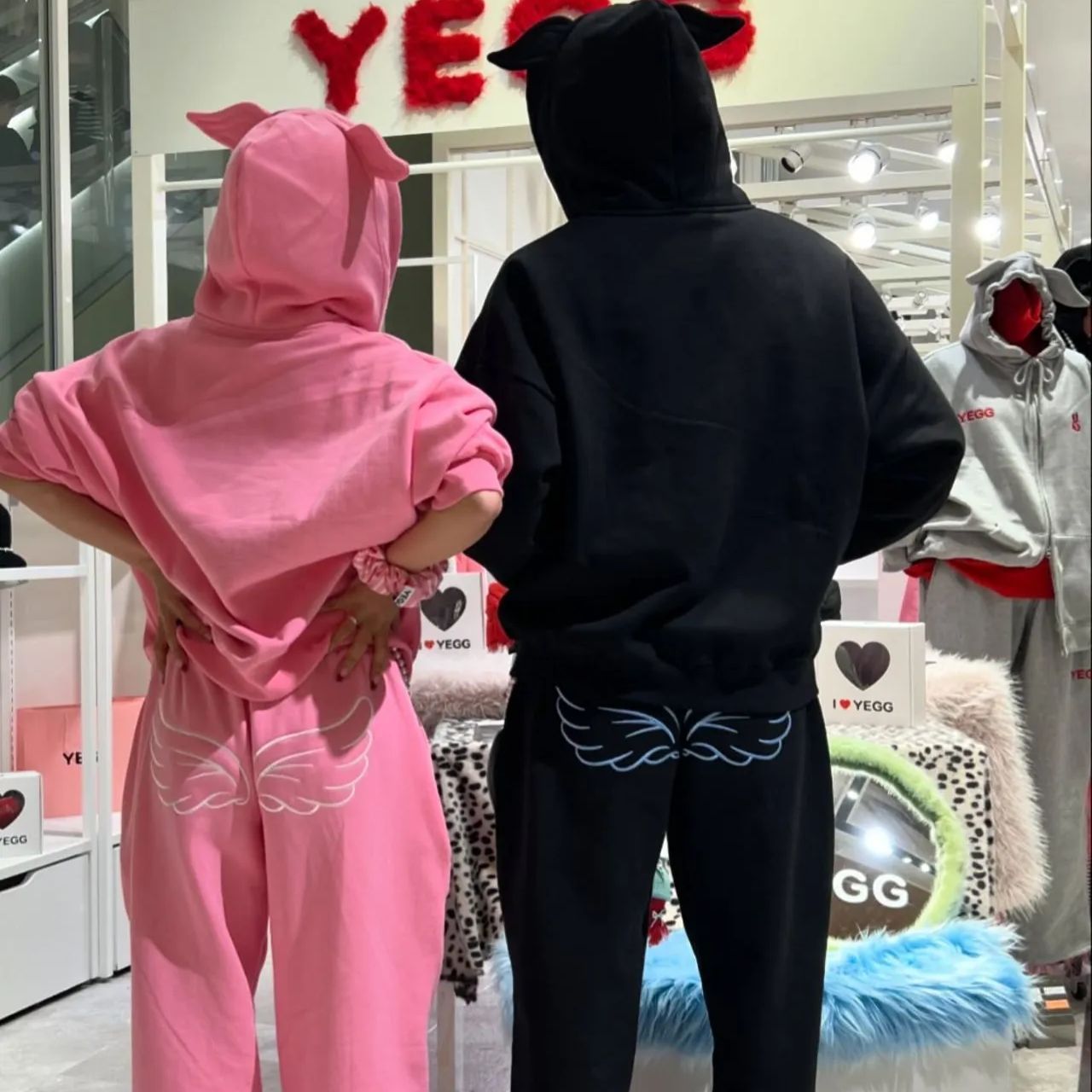 上下セット】新品 韓国 YEGG イェグ Wing hoodie トップス 上下セット】新品 韓国 YEGG イェグ Wing hoodie トップス