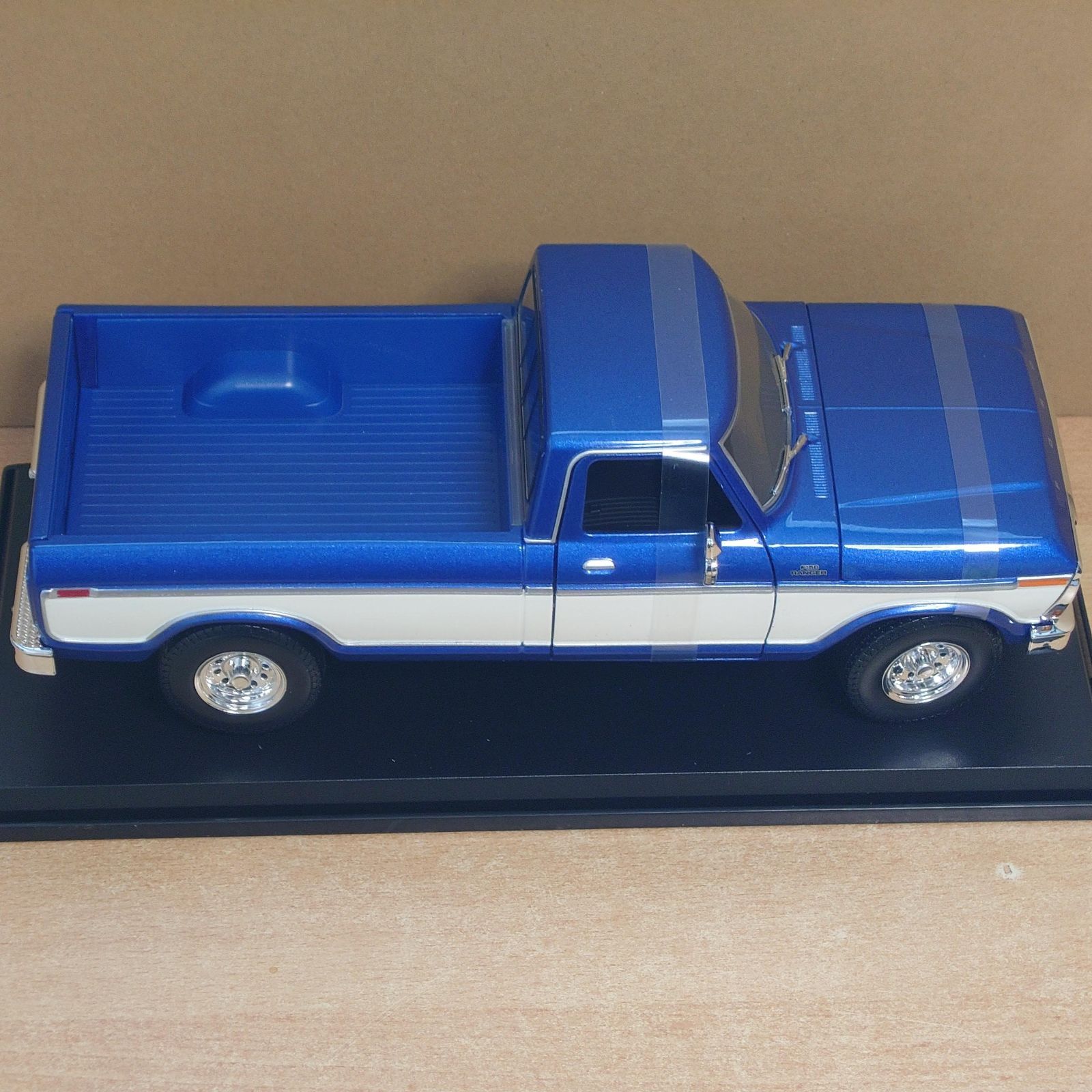 1/18 フォードF150ピックアップトラック ブルー 1979 FordF150