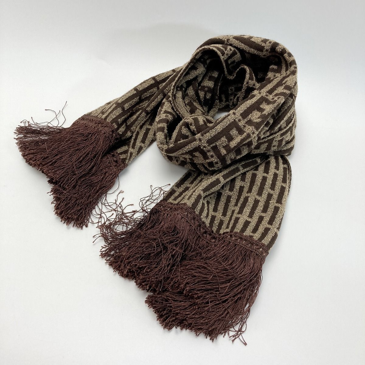 FENDI フェンディ ズッカ マフラー フリンジ ウール ブラウン イタリア製 FENDI フェンディ ズッカ柄 フリンジ マフラー ブラウン ウール