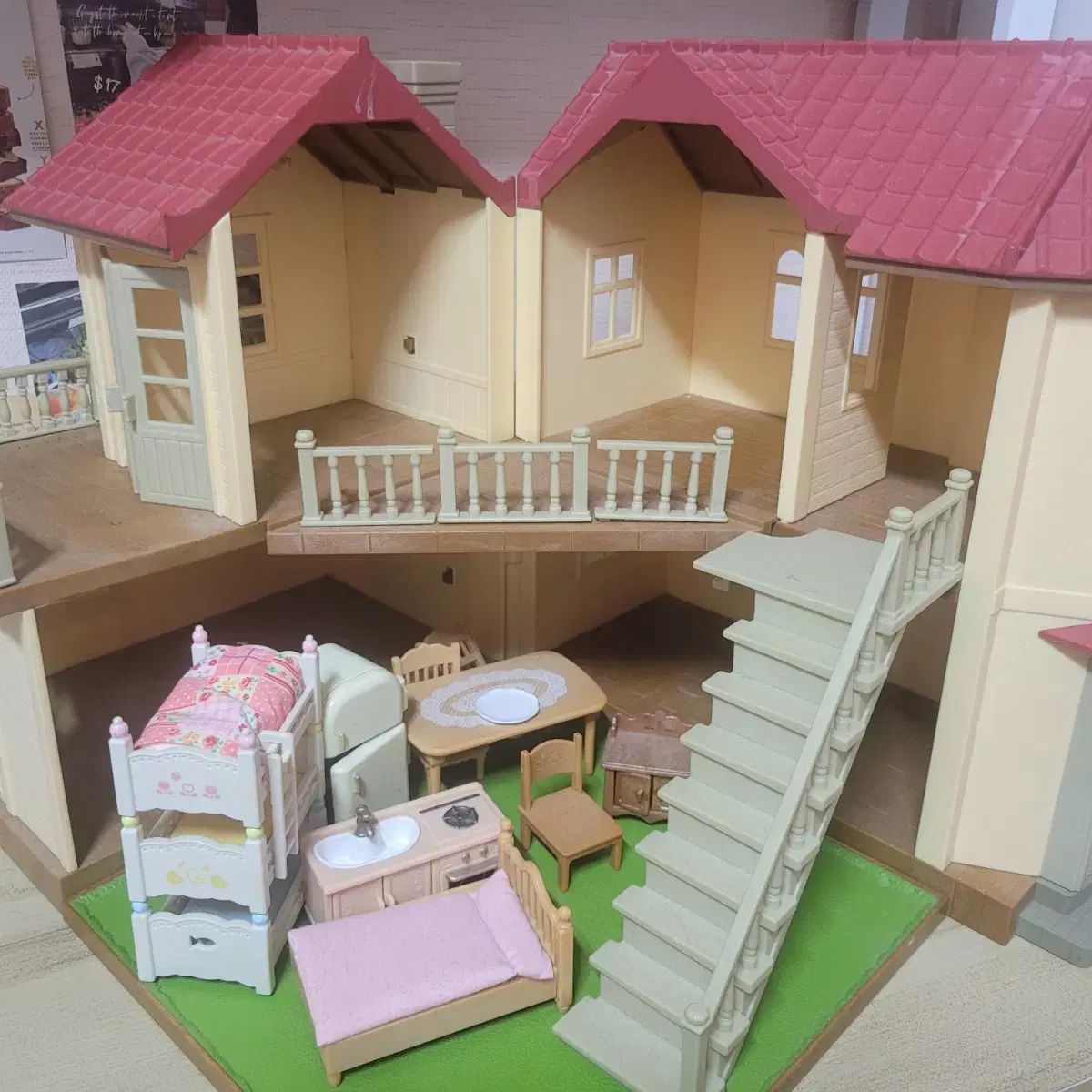 お買い得，定番 Sylvanian Families(シルバニアファミリー) 火災 入ってくる 2 物語 ジップ ＋ チョコレート うさぎの 二階建ての家 その他