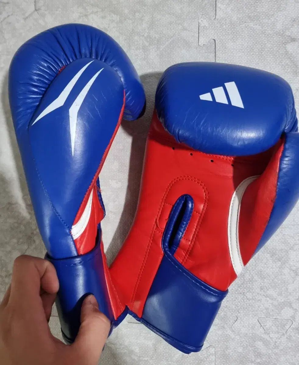 100%品質保証、送料無料。 adidas アディダス スピード 傾斜 250 ボクシング グローブ