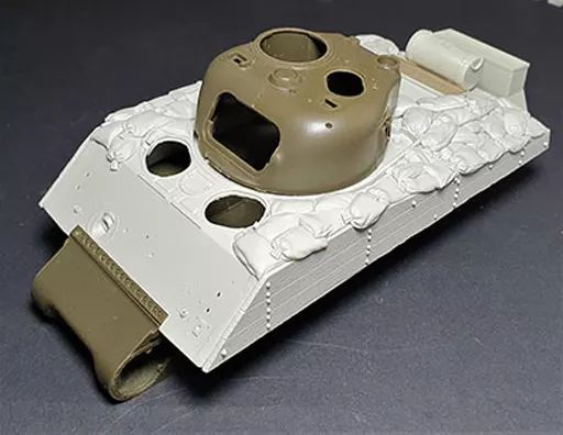プラモデル　1/35 米・M4A3シャーマン・硫黄島戦コンバージョン車体 ディティールアップパーツ [RE35-700] 中古】プラモデル 1/35 米・M4A3シャーマン・硫黄島戦