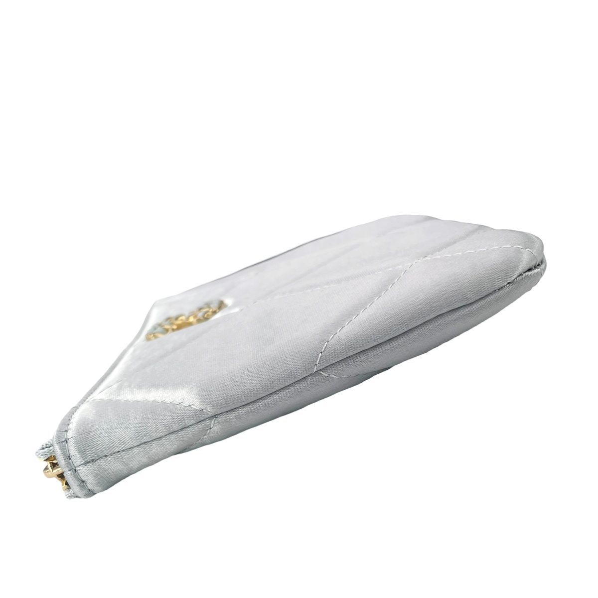 中古】 CHANEL シャネル 19 化粧ポーチ キルティング ナイロン ライト  