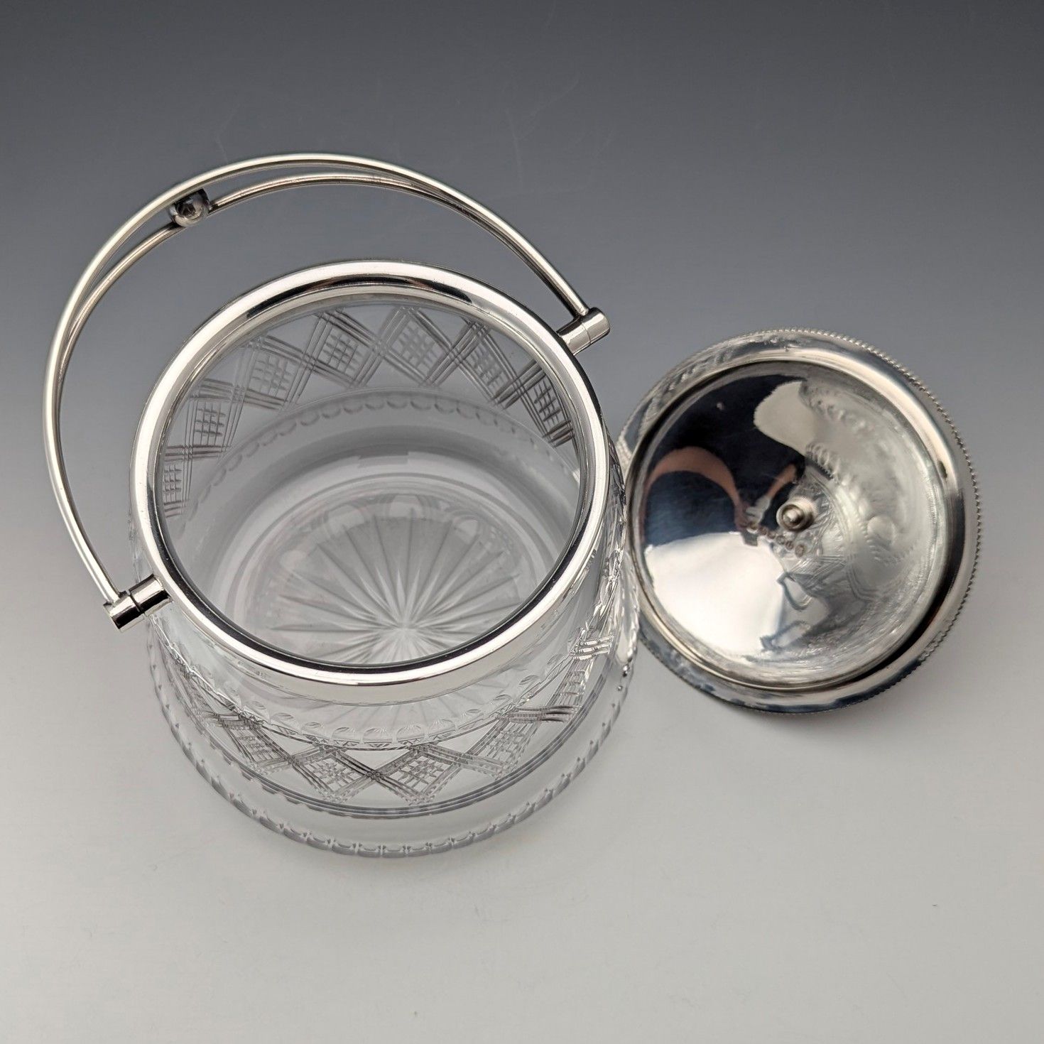 サマーセール中！✨希少✨イギリス　✨シルバープレート✨ビスケットバレル✨ボックス 英国アンティーク銀器【シルバープレート】美装飾 ビスケット