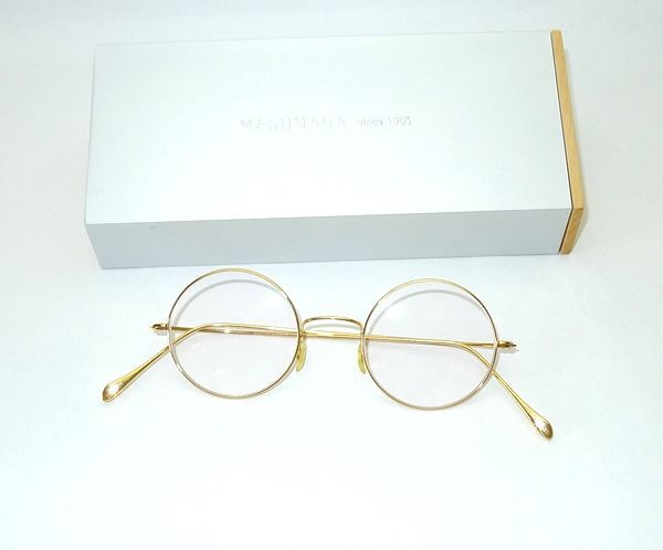 昭和天皇に献上されたフレームを復刻したデザインをベースに18金素材を