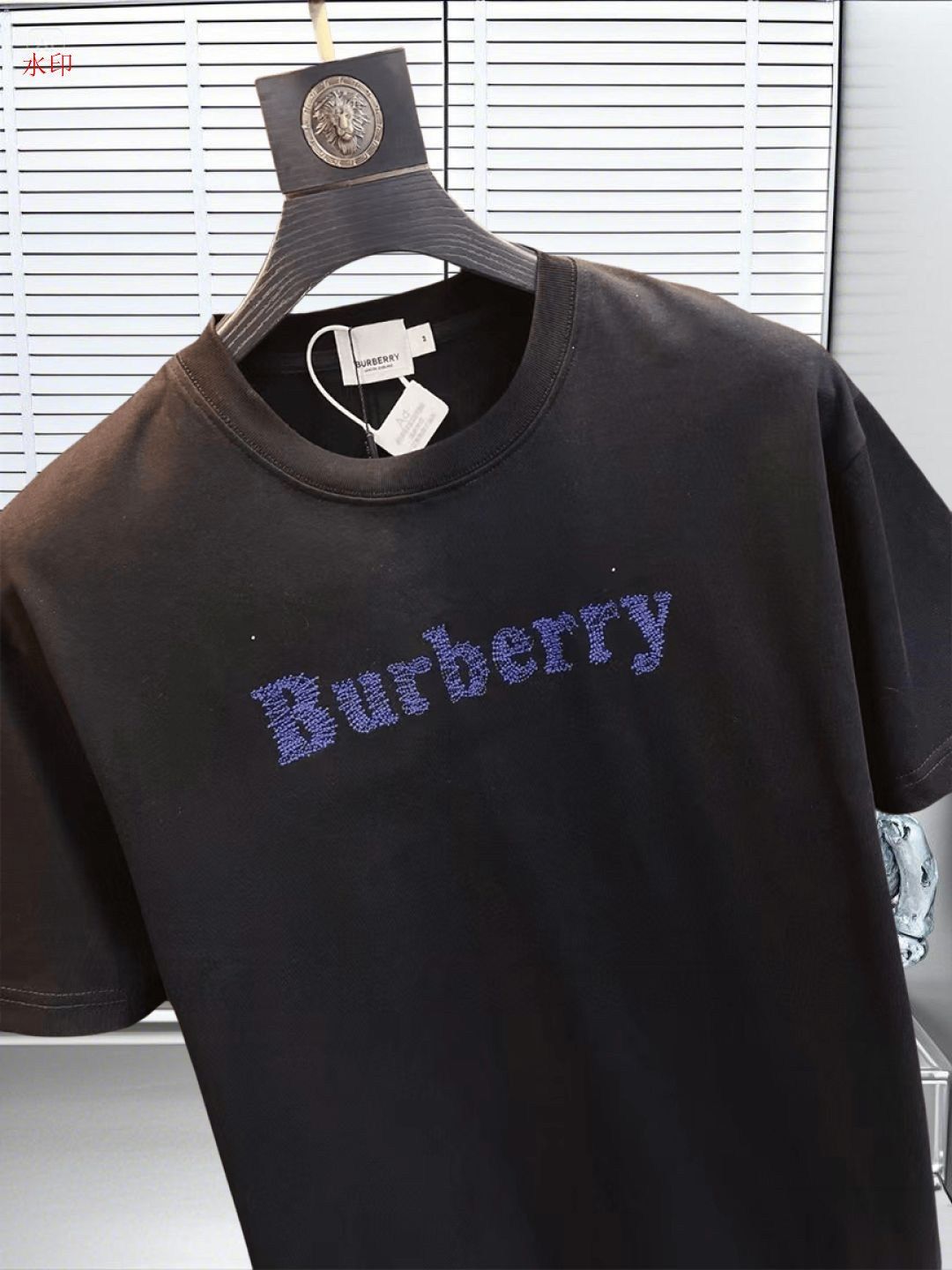 今日特価】BURBERRY 25SS 刺繍ロゴ T シャツ - メルカリ