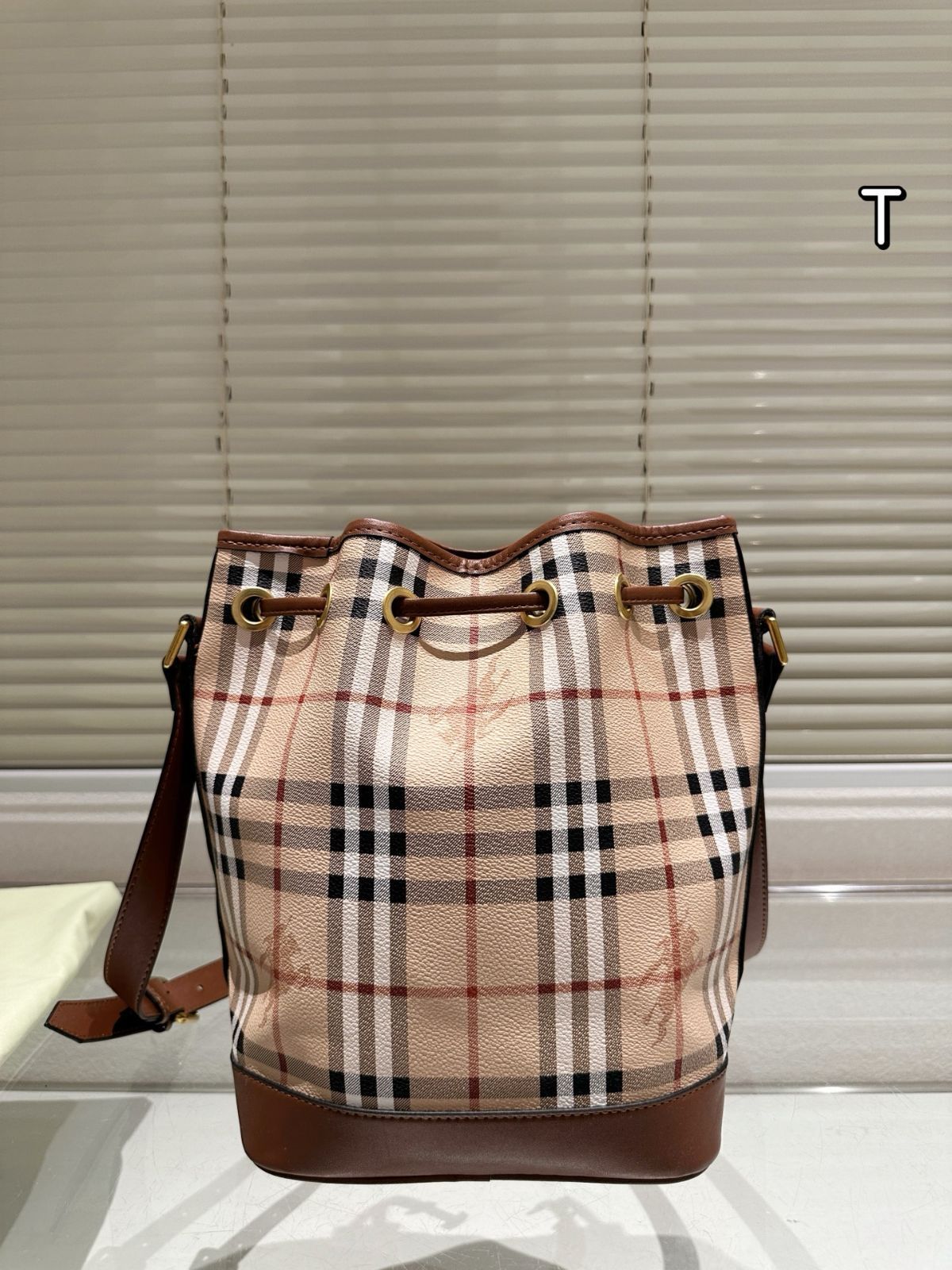 週末限定お値下げ！バーバリー 今日特価】Burberry New Bucket Bag・バーバリー ニュー
