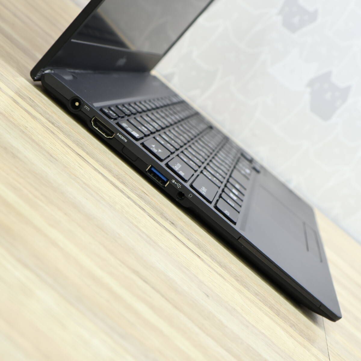 ☆超美品 SSD128GB メモリ8GB☆FMVC07007 Bluetooth 高解像度