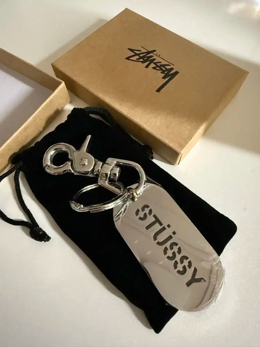 STUSSY(ステューシー) メタル タグ キーチェーン キーリング