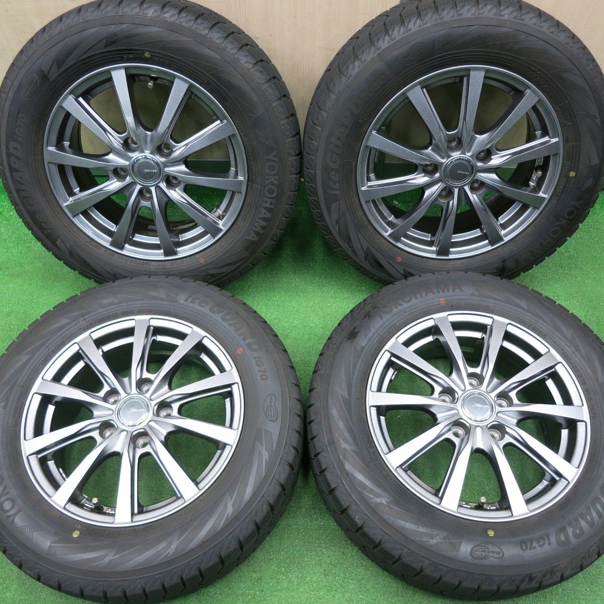 [送料無料] バリ溝！21年！キレイ！8.5分スタッドレス 195/65R15 ヨコハマ アイスガード iG70 GRASS グラス 15インチ PCD114.3/5H4113004NJス