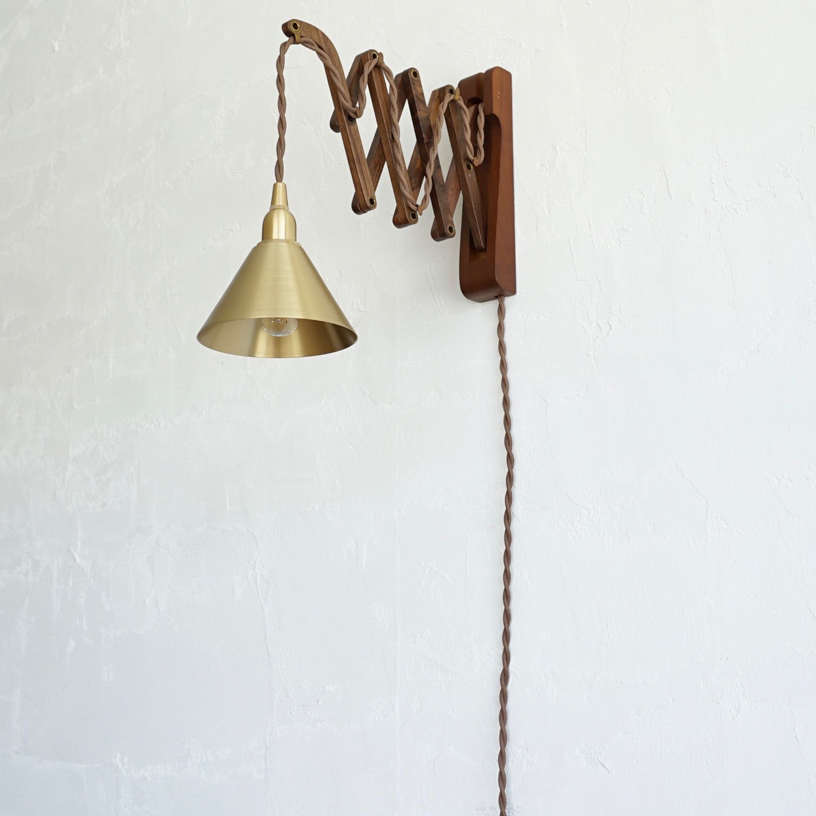 ウォールランプ WALNUT 無垢材 ブラスシェード 真鍮 壁付けブラケット ウォールナット LED 照明