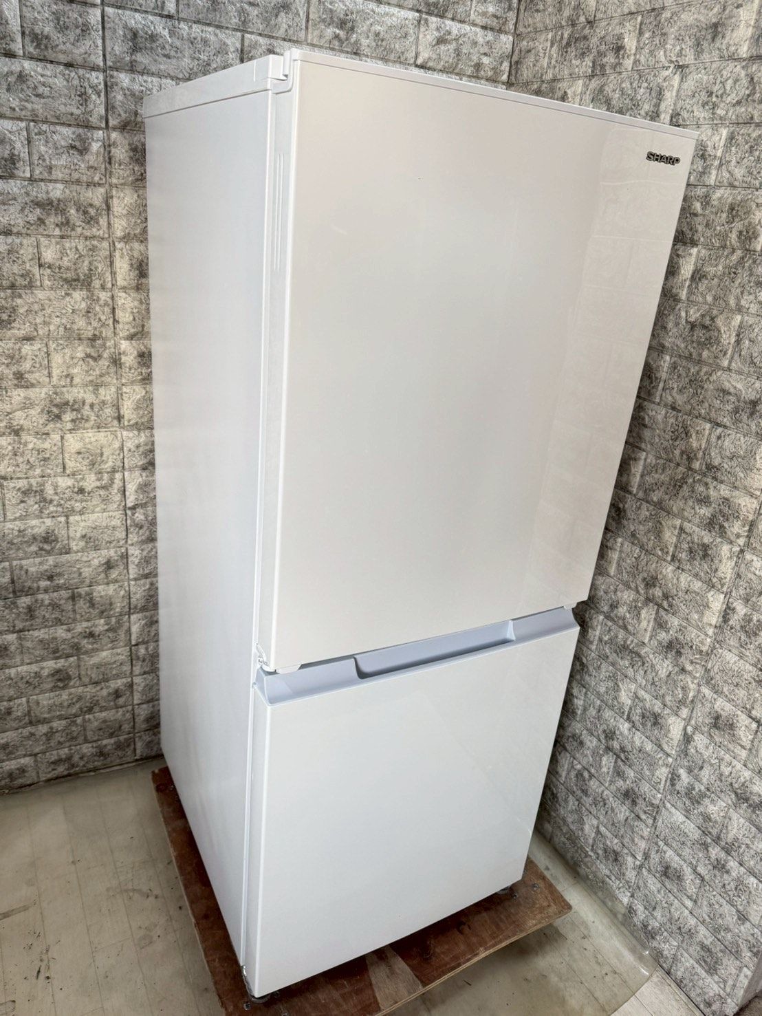 送料設置無料 SHARP ノンフロン冷凍冷蔵庫SJ-15E9-W シャープ 冷蔵庫