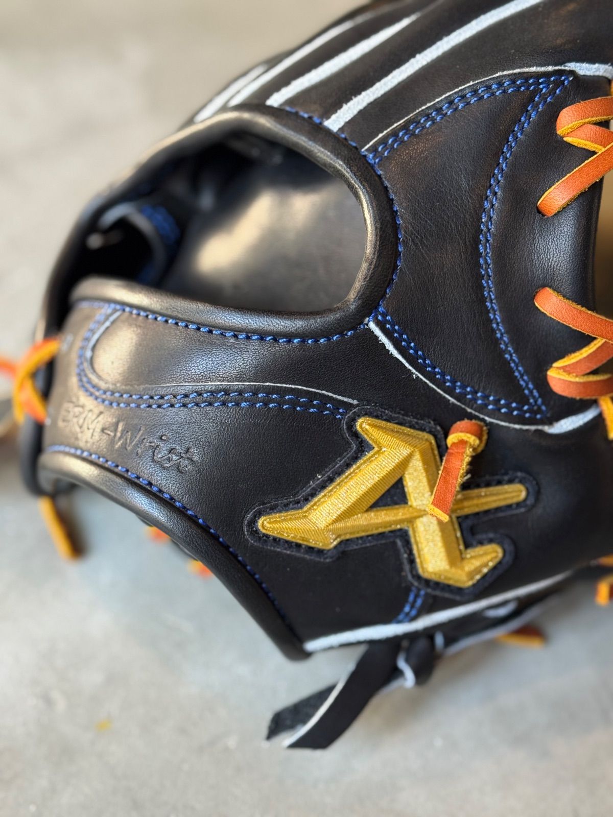 お得な限定プランも多数！ モデル NEO PROFESSIONAL LINE ATOMS 硬式用グローブ 内野手用 026型 ブラック