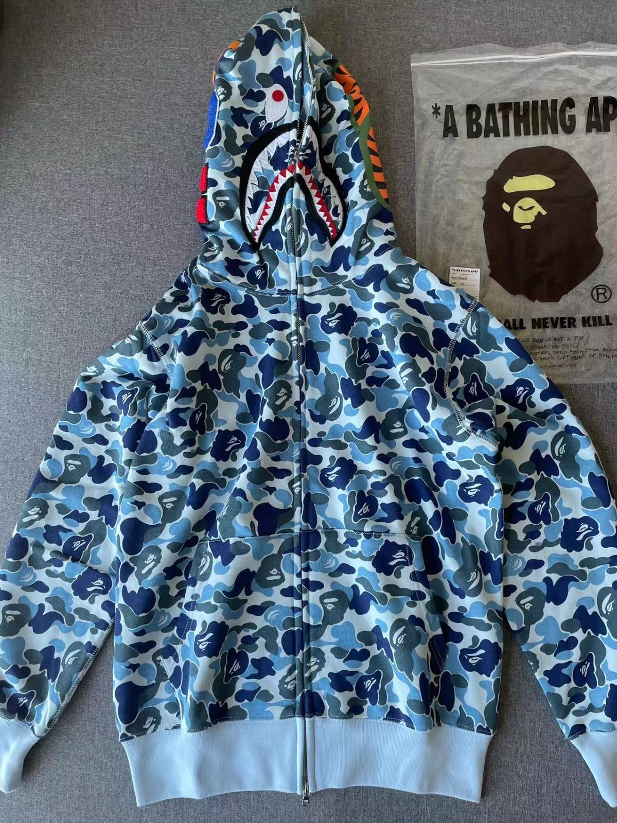 ⭐大人氣 ⭐A BATHING APE アベイシングエイプ ファッション メンズ レディース ブルー シャークパーカー 男女兼用