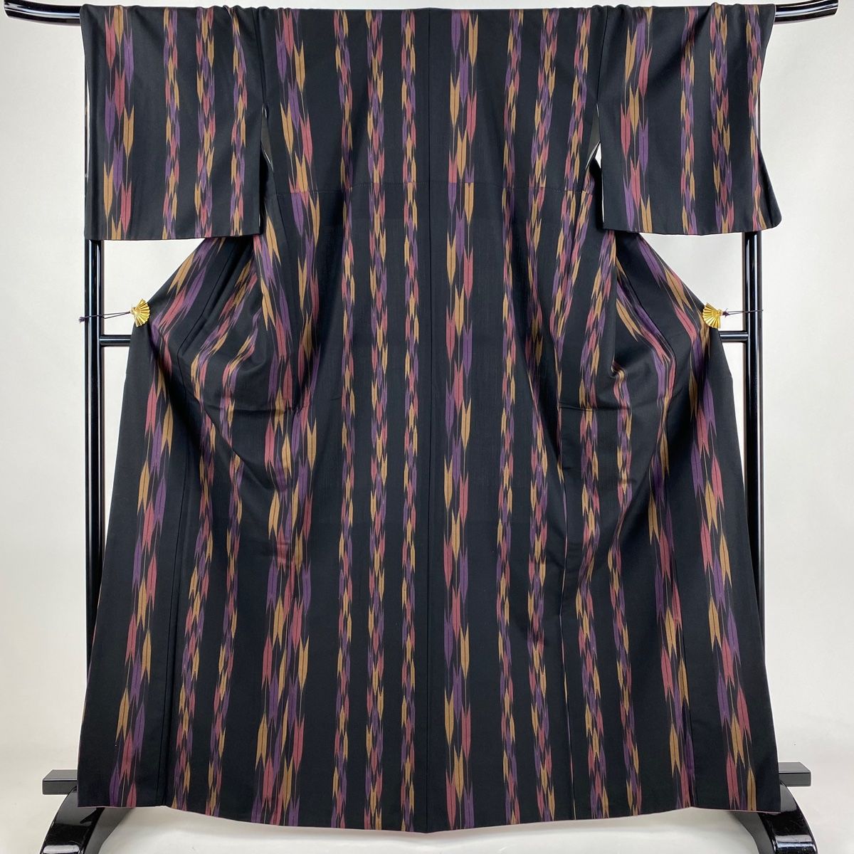 紬 身丈164.5cm 裄丈70.5cm L 袷 矢羽 黒 正絹 秀品