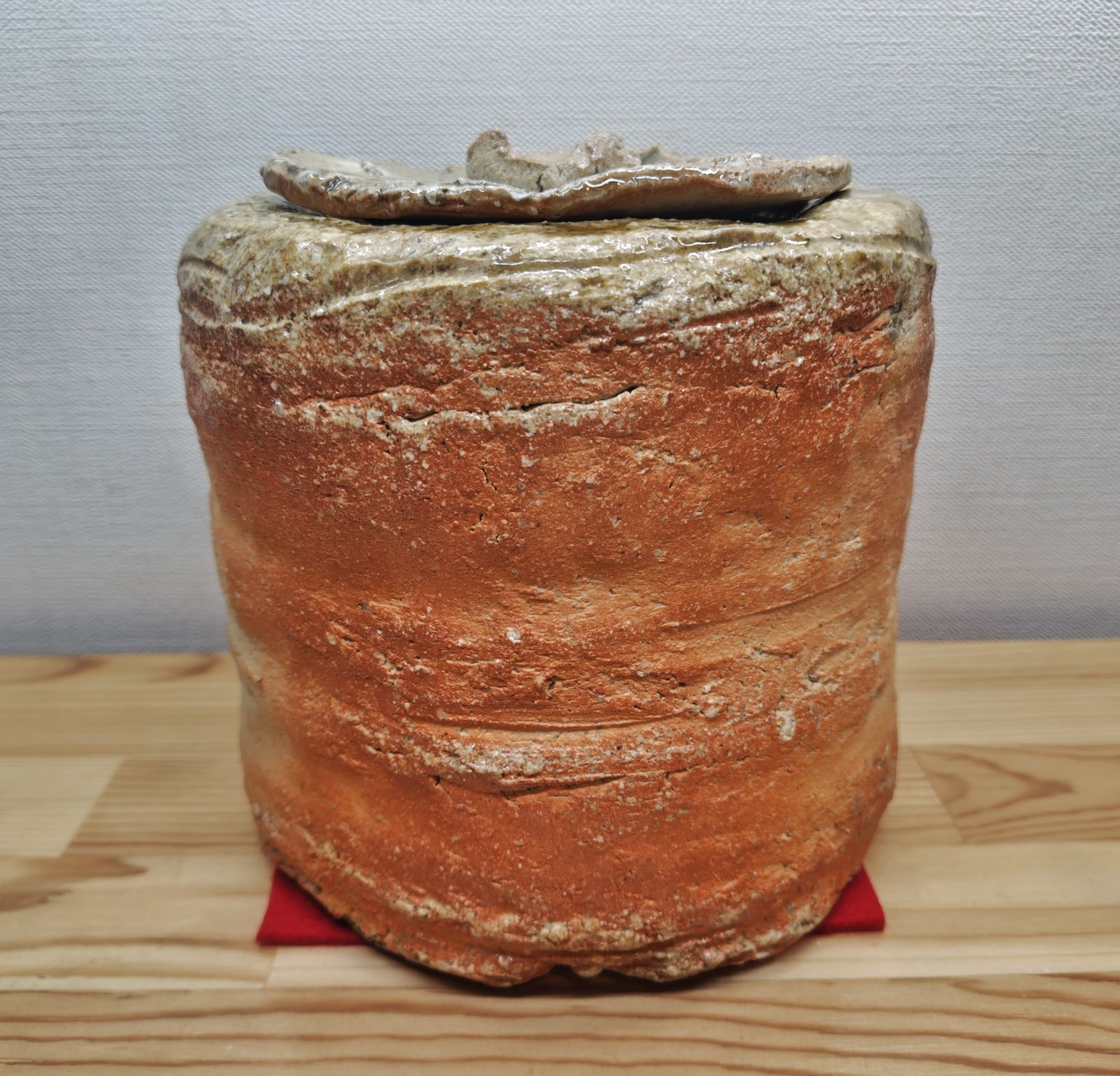 送料込【逢絢亭】茶道具 水指 信楽焼 銘「吉野川」立花大亀書付 杉本貞光 共箱 逢絢亭】茶道具 水指 信楽焼 銘「吉野川」立花大亀書付 杉本貞光