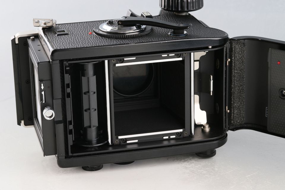 Mamiya C330 Professional S + Mamiya-Sekor S 80mm F/2.8 Lens