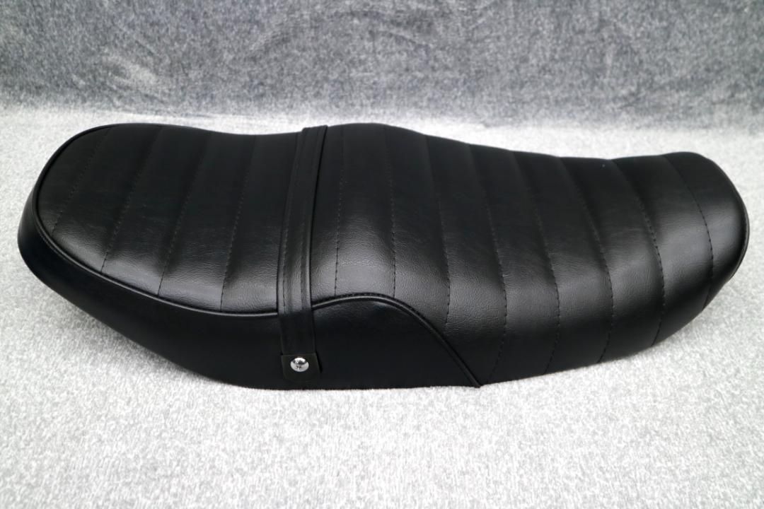 ゼファー1100 シート 黒皮 / あんこ抜き タックロール Z2仕様