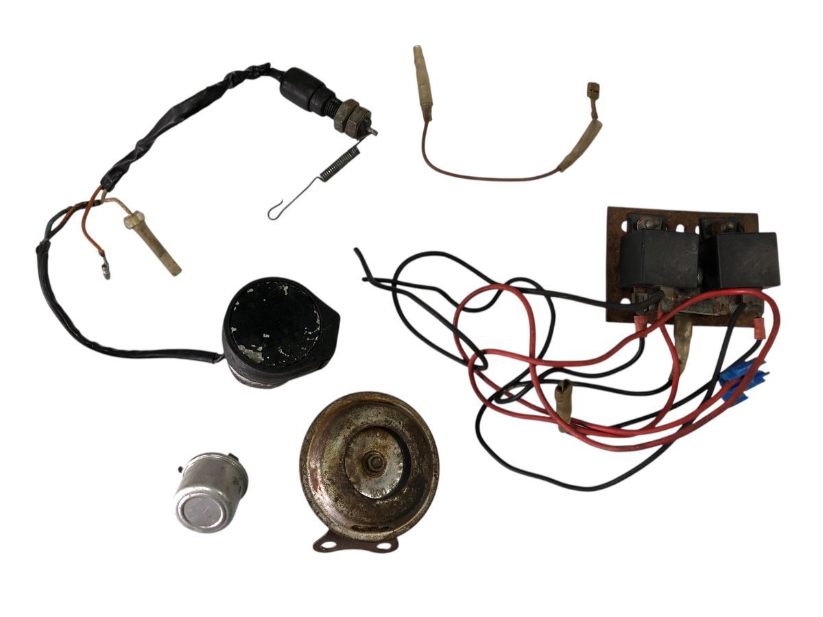 SUZUKI GT550 電装セット ウィンカーリレー ブレーキセンサー