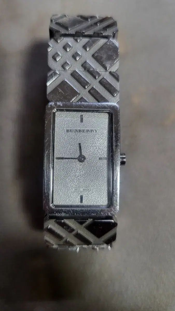 バーバリー シルバー レディース 時計