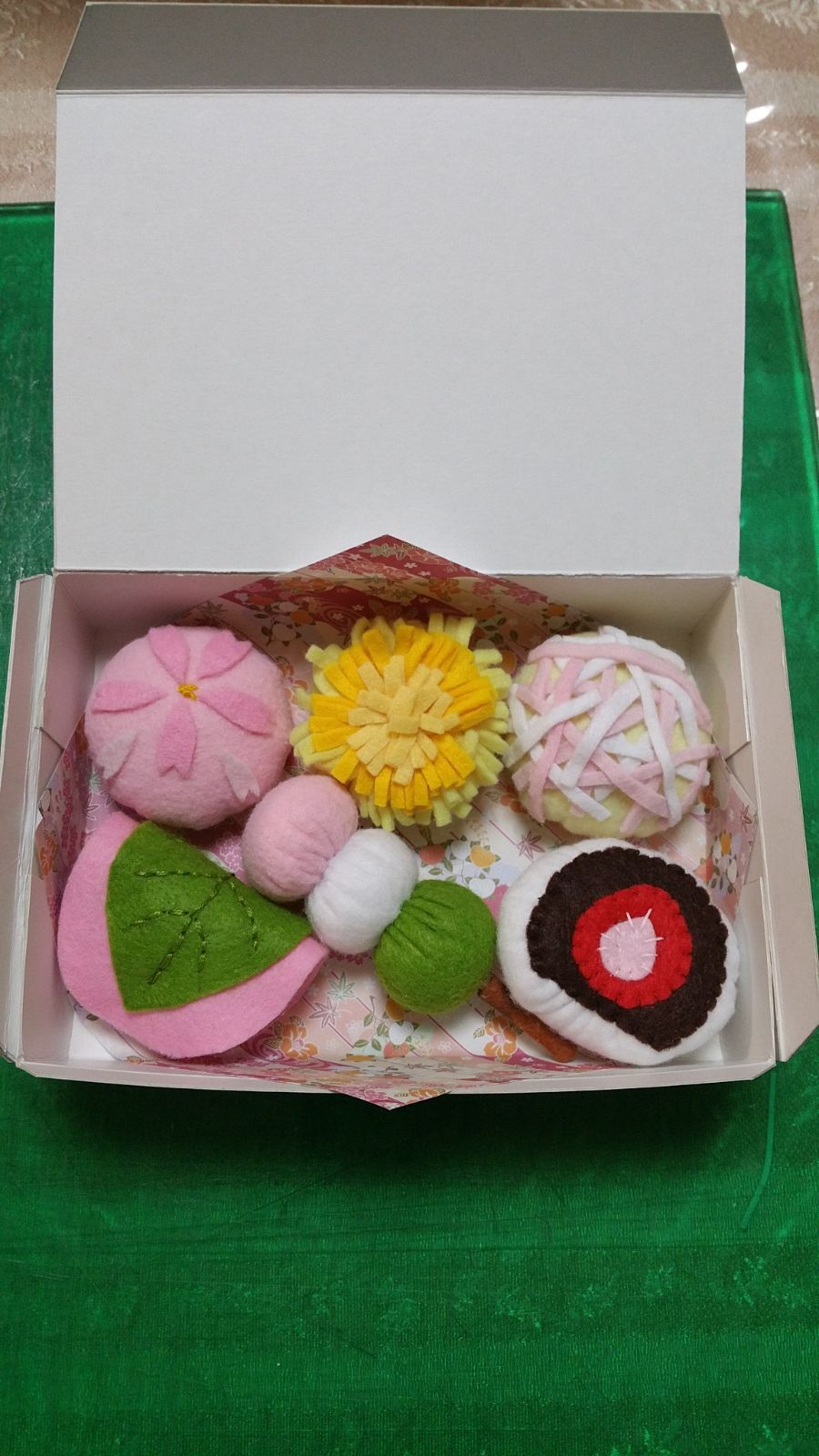フェルトの和菓子『春』6個セット - メルカリ