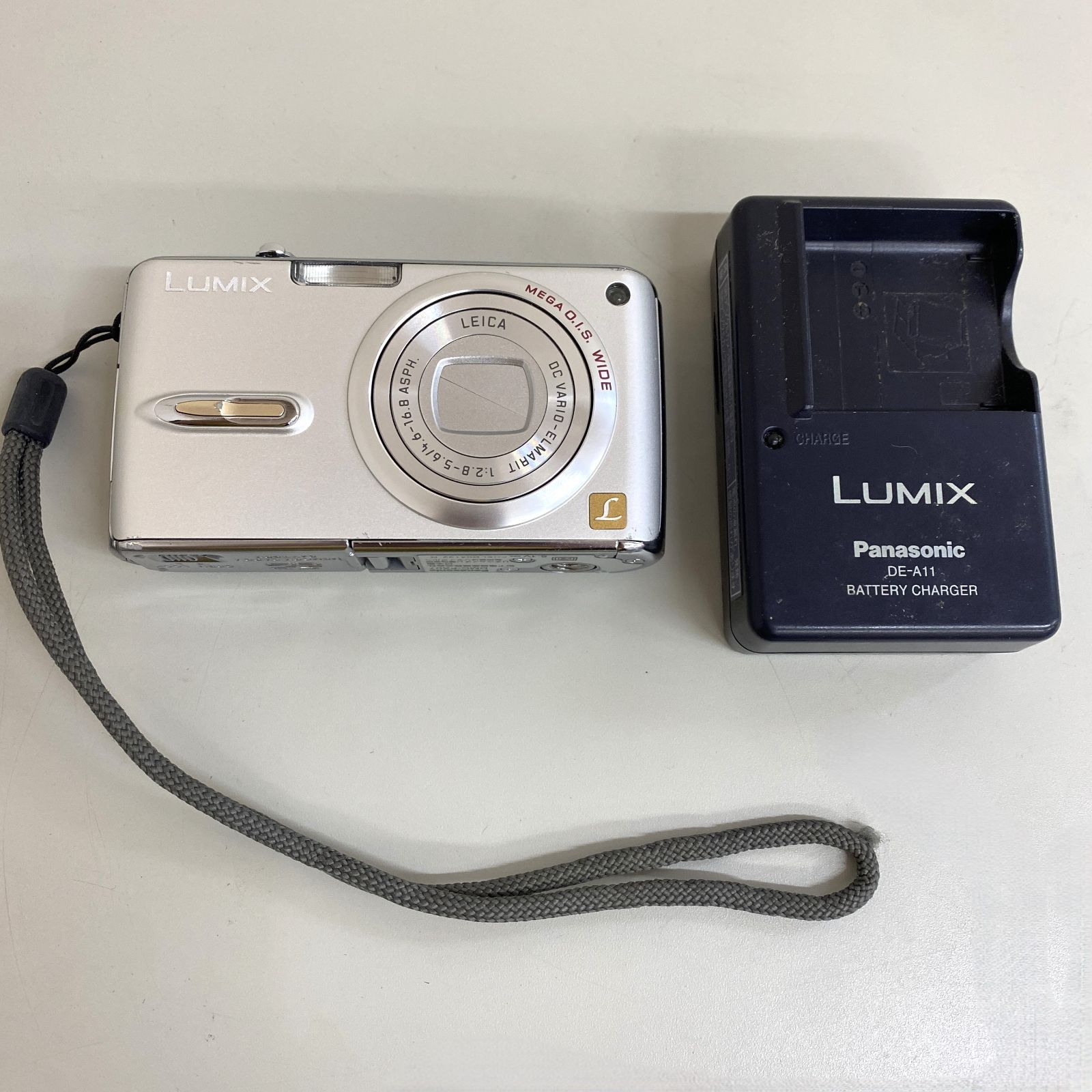 GT1【現状品】Panasonic パナソニック コンパクトデジタルカメラ