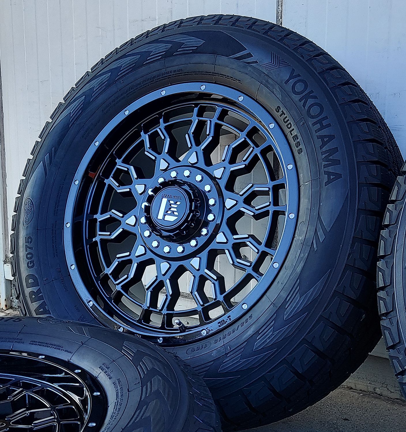 ランドクルーザー 200系 100系 シグナス 18インチ LEXXEL PreDator プレデター ヨコハマ アイスガード SUV G075  285/60R18 スタッドレス タイヤホイールセット - メルカリ